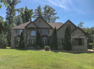 2402 Canterbury Farm Dr, Hinckley, OH 44233