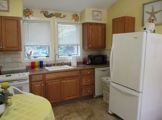 23 S Peninsula Dr, Hampton Bays, NY 11946