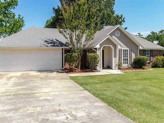 2nd image of 105 Hunters Oak Pl