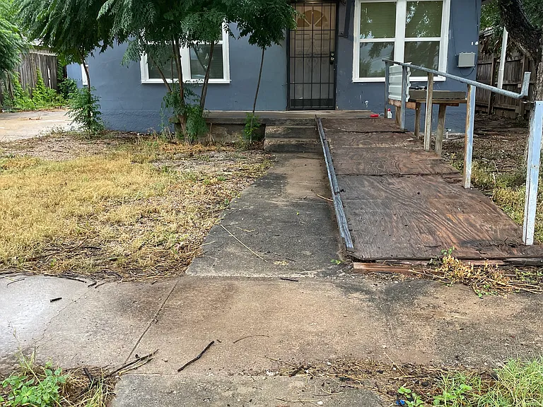 513 Powell St — Photo 1