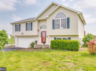 312 Kestrel Dr, Falling Waters, WV 25419