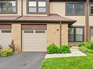 302 Kingswood Ln #3C, Wheeling, IL