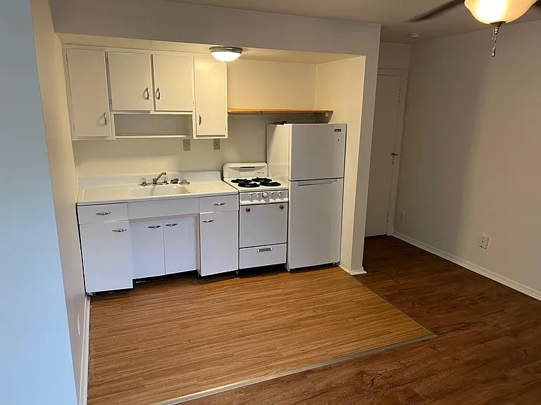 1522 Sutton Ave #8 — Photo 3