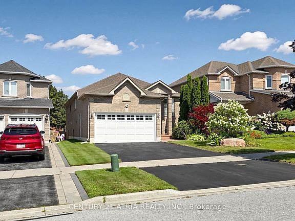 3rd image of 102 Huntington Cres