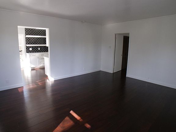 5th image of 16 Bernice Ct