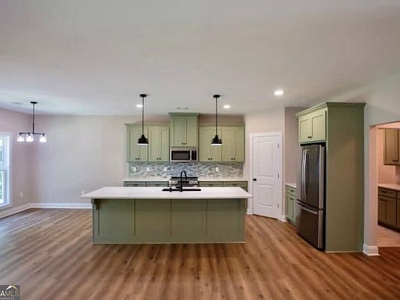 3rd image of 476 Tarver Rd