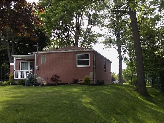 2nd image of 2195 Como Park Blvd
