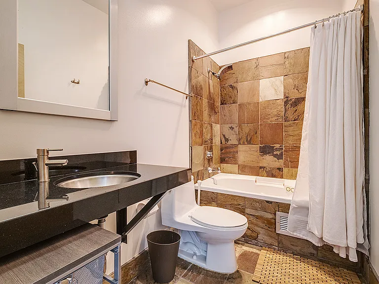 1233 Howard St #3C — Photo 23