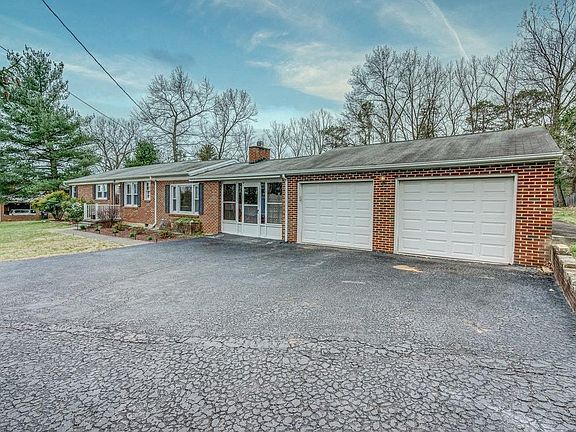 4th image of 1530 Mountain Heights Dr