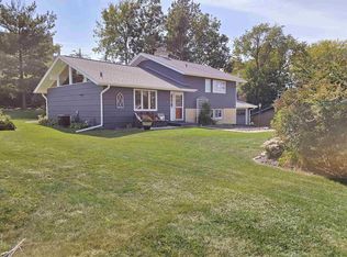 65 Preston Dr, Platteville, WI 53818