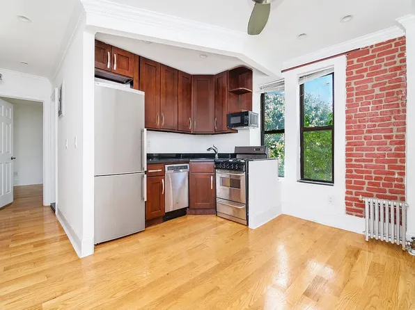 380 South Fourth Street image 1 of 4