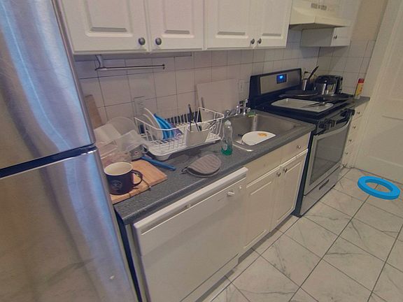 3rd image of 94 Pleasant St #5