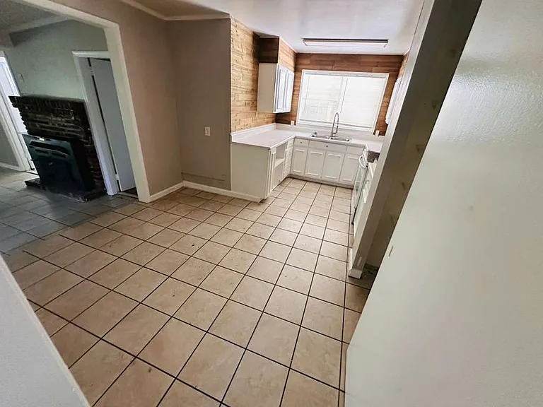 1822 Grove Hill Ln — Photo 10
