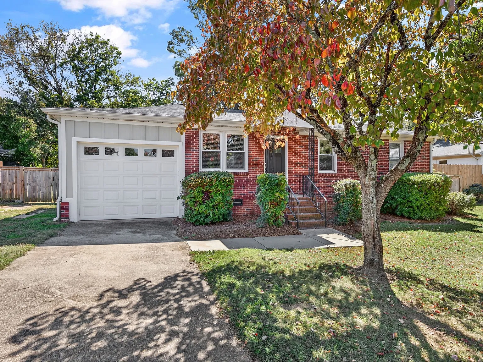 3 bed, 925 sqft, $2,200 — Photo 2
