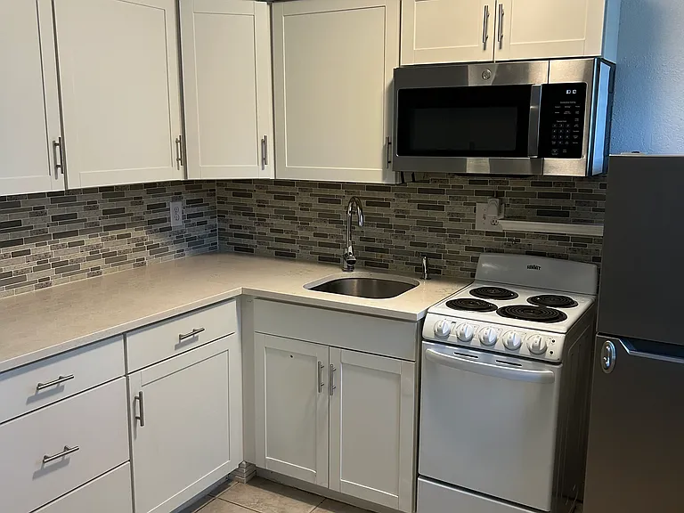 525 Georgetown Dr #Z — Photo 2
