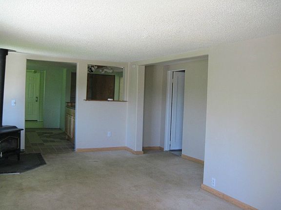 3rd image of 1030 Rayonier Ave