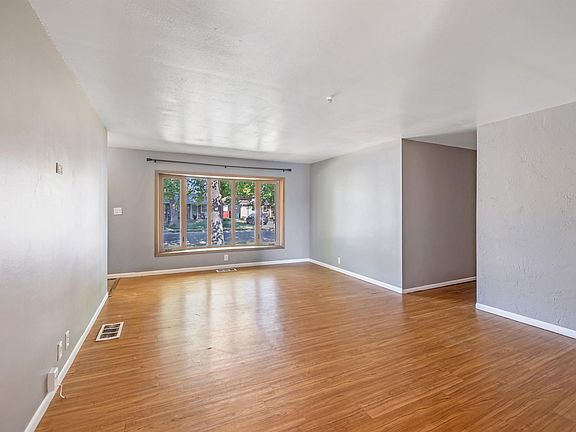 4th image of 43 Meadowlark Ln