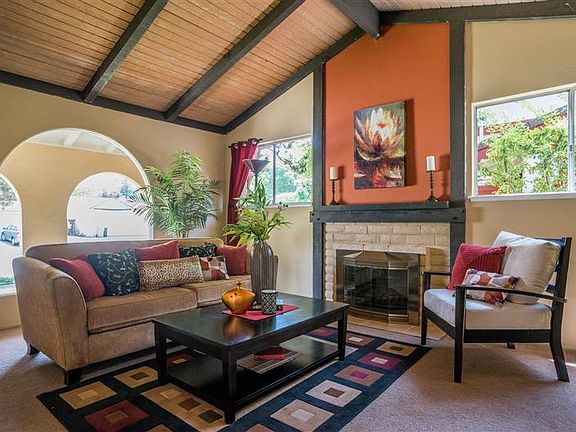 3rd image of 371 Los Pinos Way