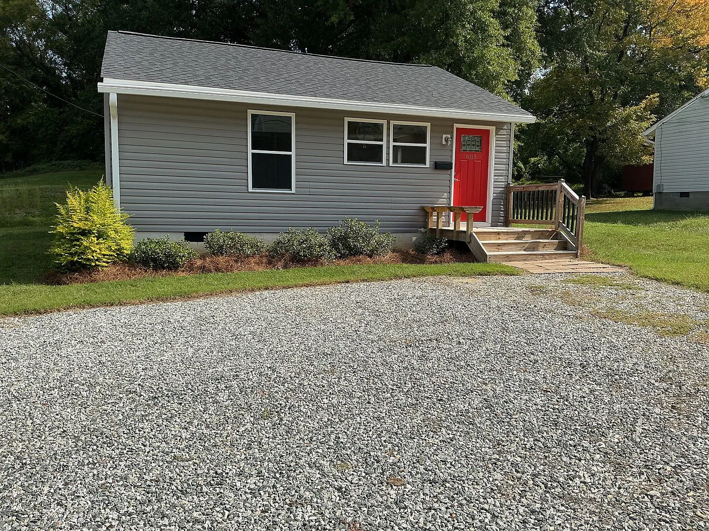 2 Bedroom House — Photo 2