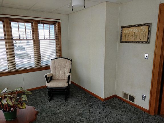4th image of 500 N Clemens Ave