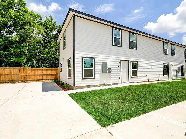 8215 Hanna St #B — Photo 12