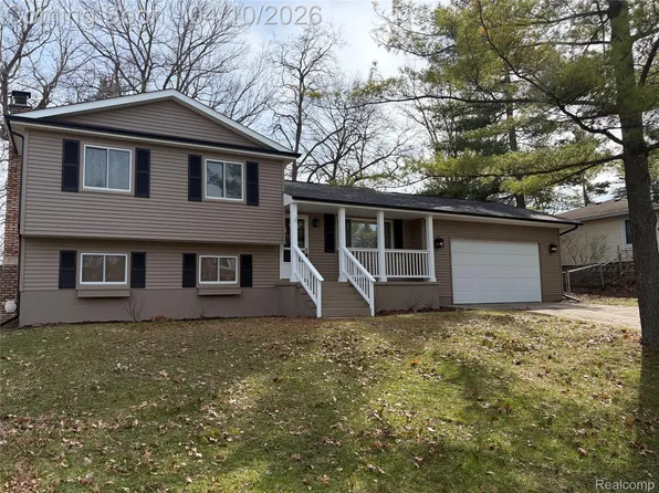 970 Golfview Dr, Lake Orion, MI 48362