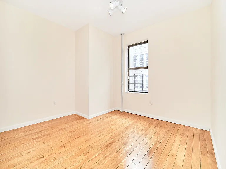 587 W 177th St #43 — Photo 4