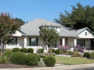 221 E Creekview Dr, Fredericksburg, TX 78624