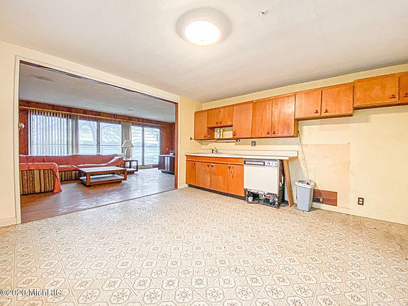 4th image of 62196 Carlton Dr