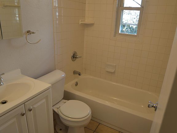 5th image of 1830 Wayland Ave APT 4