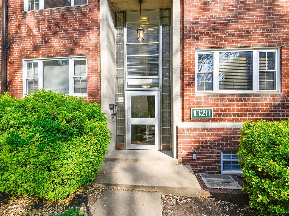 1320 Fort Myer Dr #802