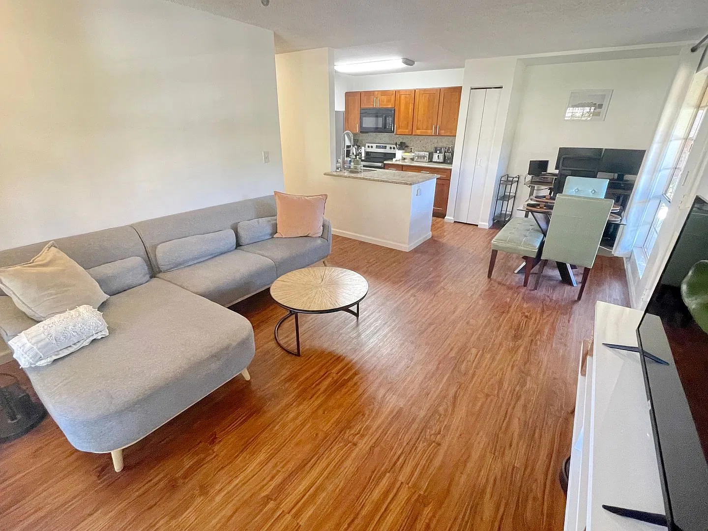 Beautifully Renovated Furnished Kihei Villages Top Floor Unit — Photo 2