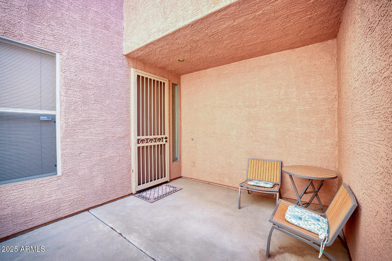 3 bed, 2.5 bath, 1307 sqft, $2,200 — Photo 3