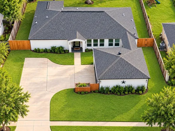 1722 Cherry Bend Dr, Houston, TX 77077