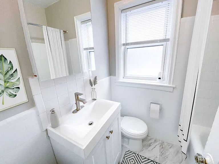 440 W. Barry Ave. — Photo 6