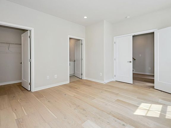 2nd image of 43911 Evelyn Path Ter