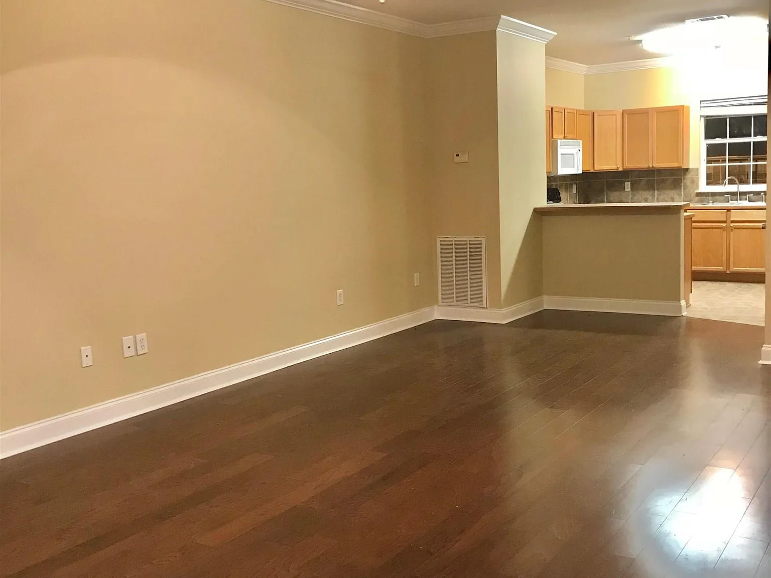 4 bed, 1780 sqft, $1,600 — Photo 3