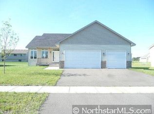 605 Edgewood St, Isanti, MN 55040