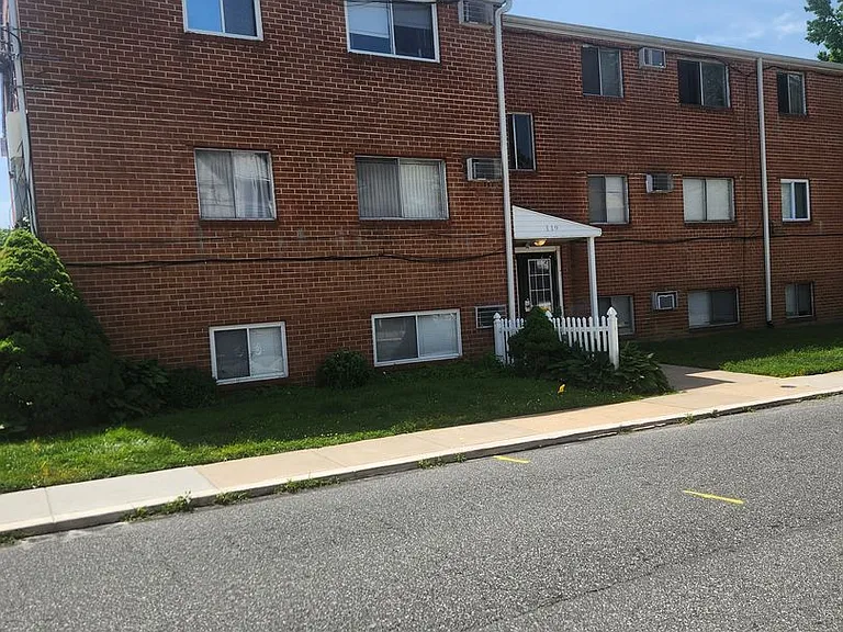 Taylor Court Apartments — Photo 17