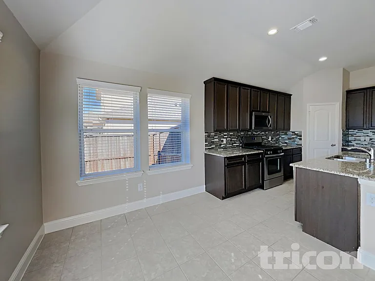 513 Alice Ln — Photo 4