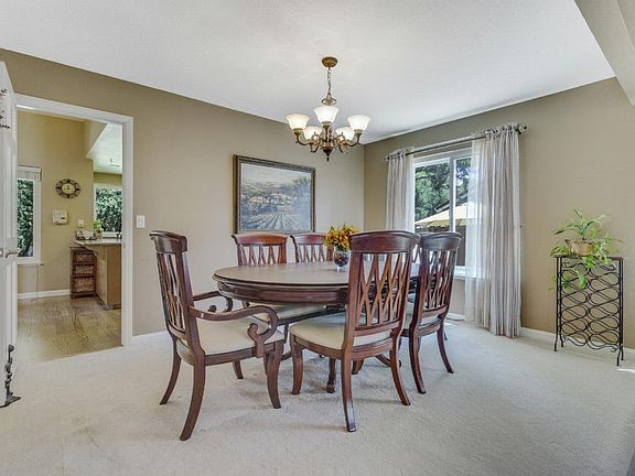 3rd image of 1015 Creekside Ct