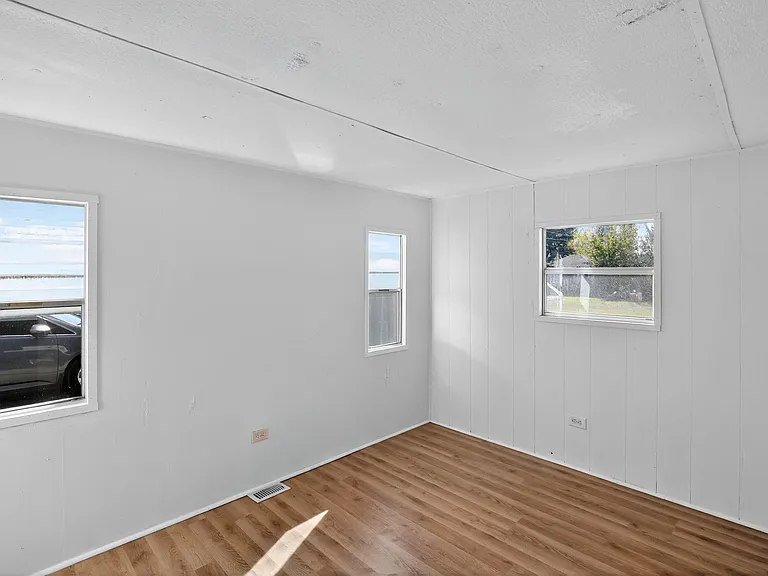 220 N Illinois Ave — Photo 8