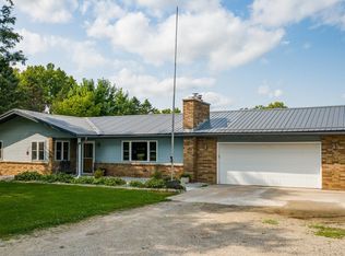 W7768 Hillview Rd, Hortonville, WI 54944