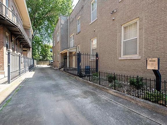 3rd image of 504 E 6th St APT 102