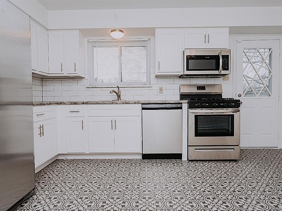 3rd image of 5648 Sagecrest Dr