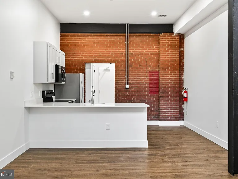 123 S Main St #6 — Photo 8