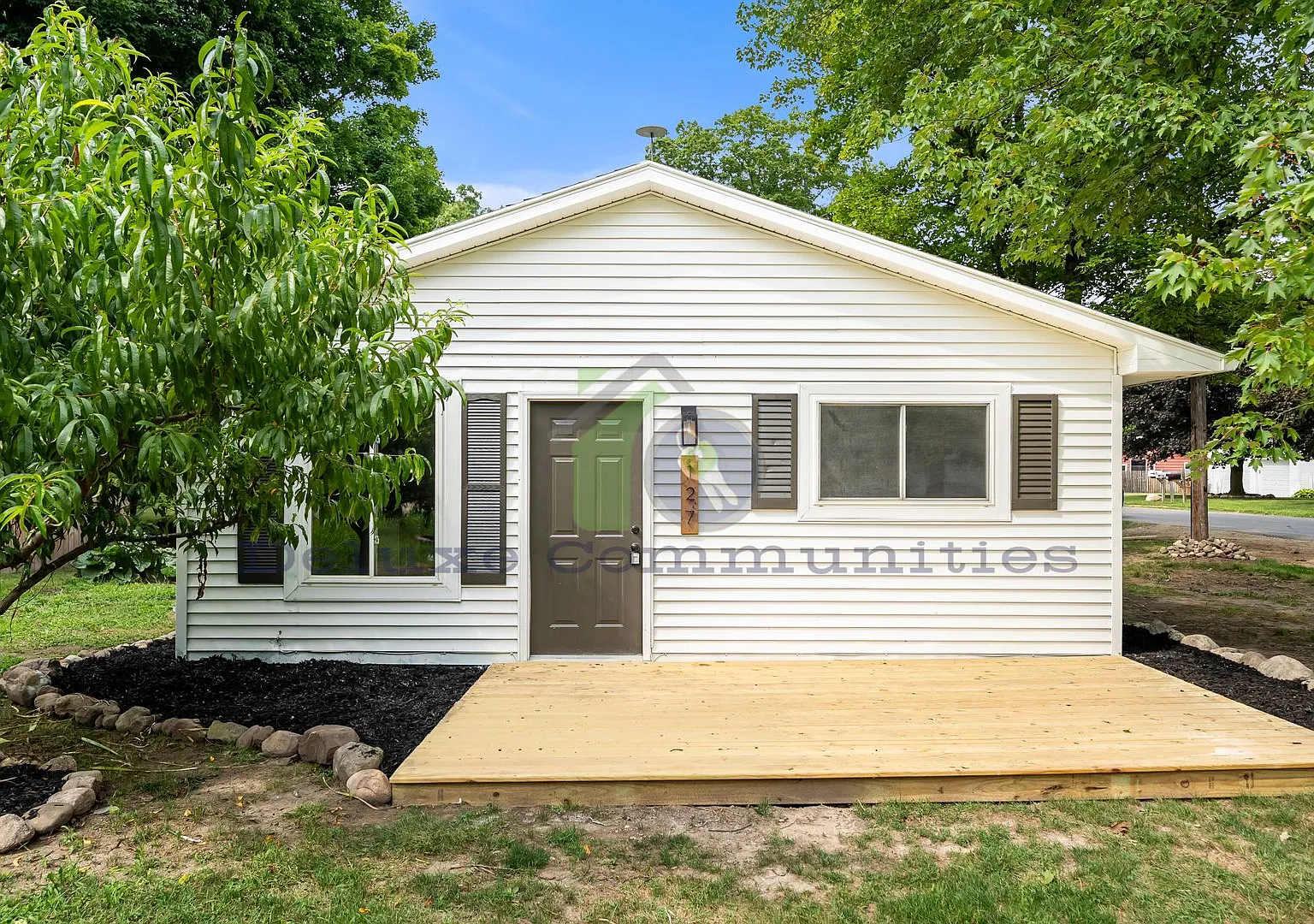Beautiful 2 Bed Single Family Home — Photo 1