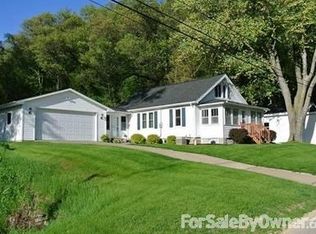 4074 Sandy Hook Rd, Hazel Green, WI 53811