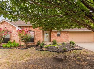 222 Cole Rd, Red Oak, TX 75154