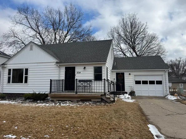 204 N 6th St, Marshall, MN 56258